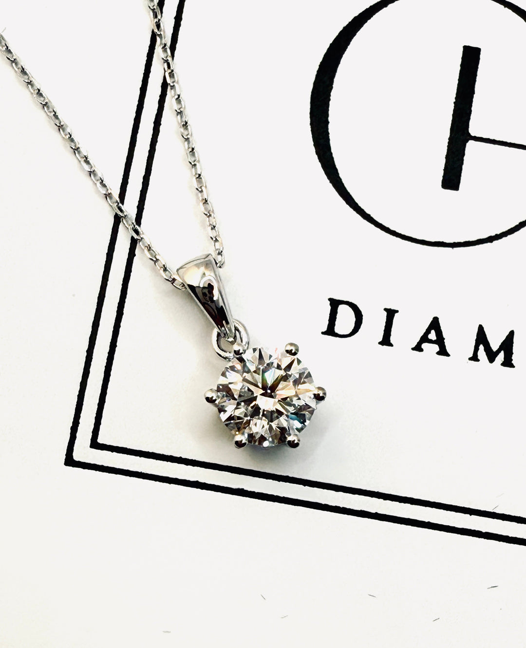 Sådan rengør og vedligeholder du sølvsmykker fra CHR Diamonds