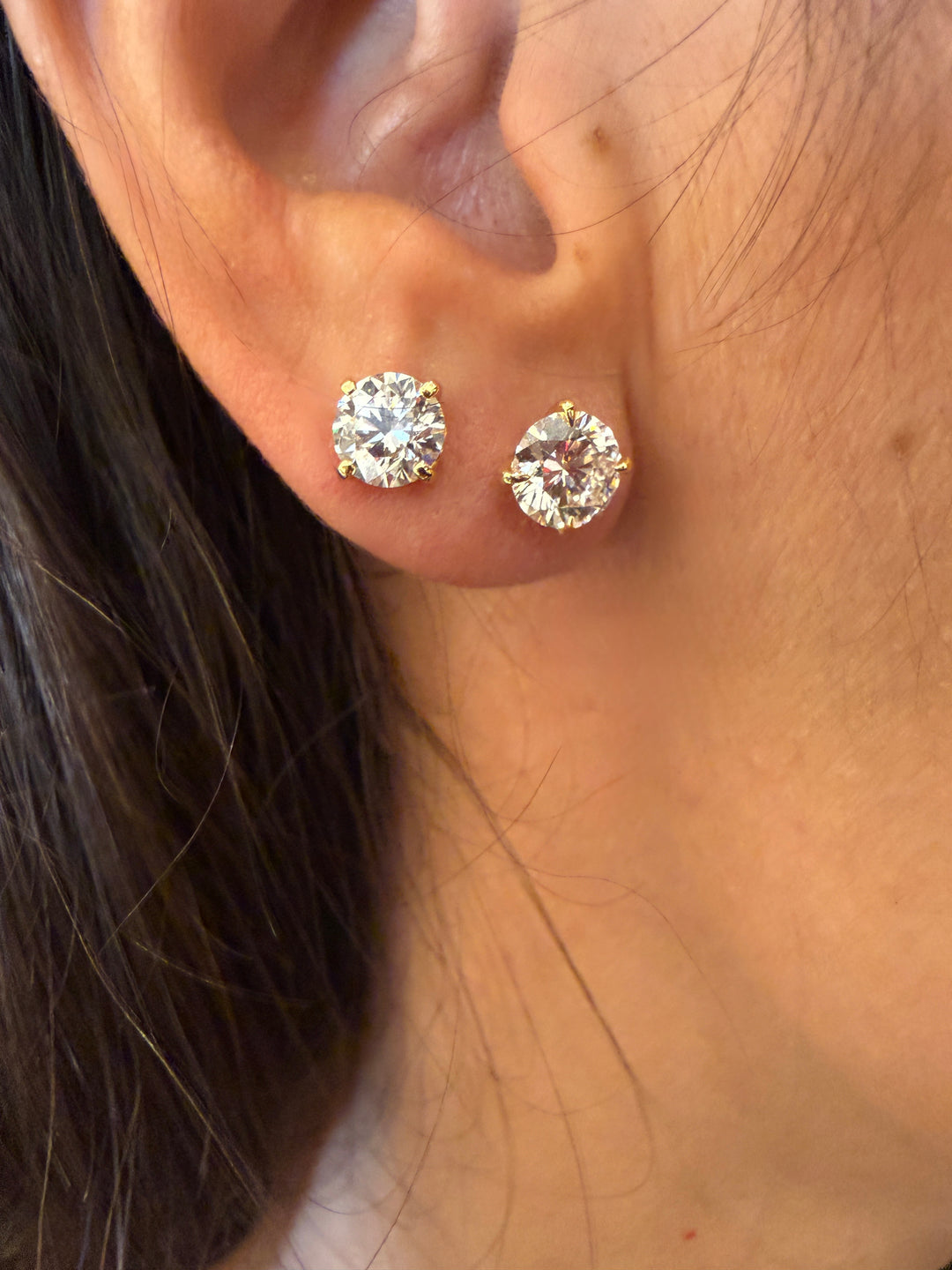 CHR Diamant Solitaire Ørestikker 18K Guld 2x1.1 CT