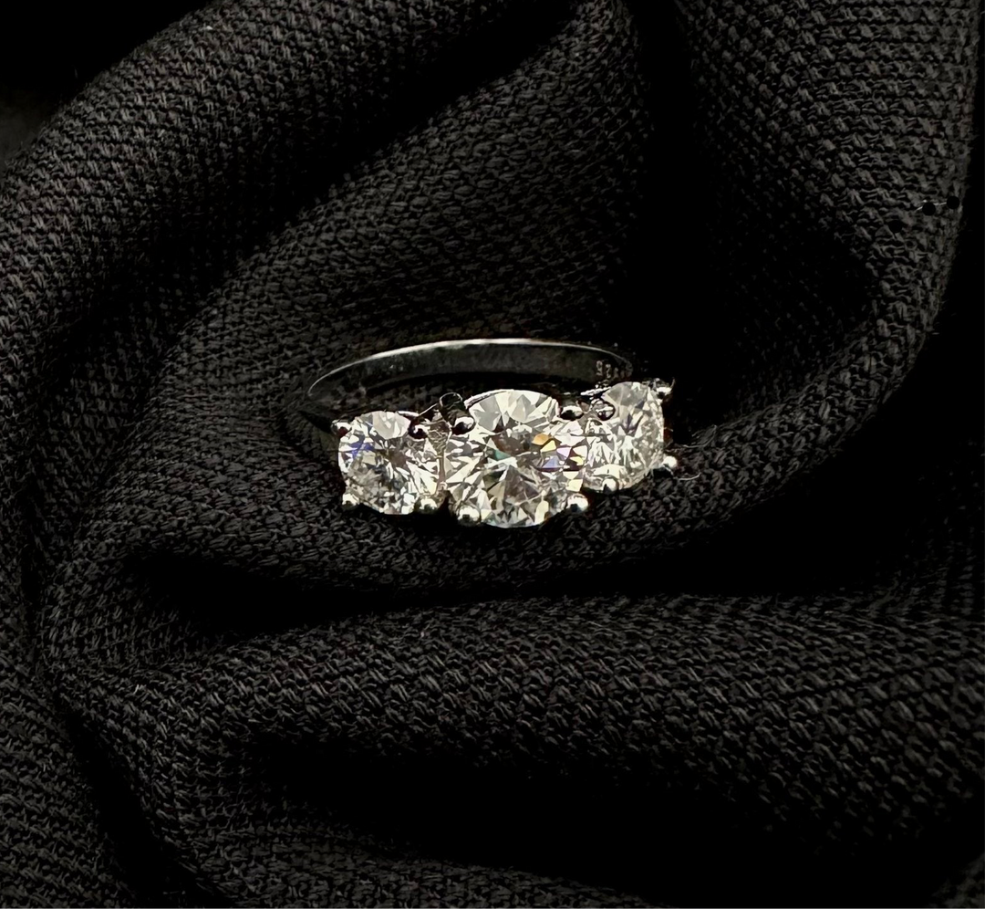 Wauw Her Ring