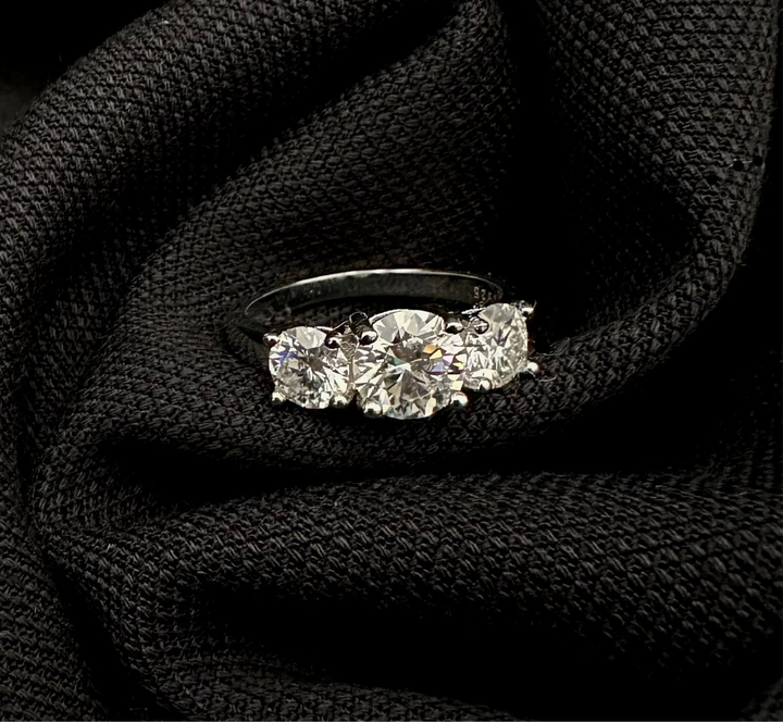 Wauw Her Ring