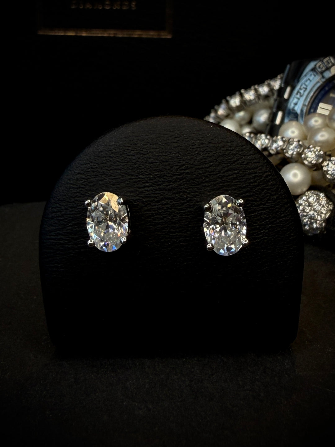 CHR Oval Cut Moondust Ørestikker