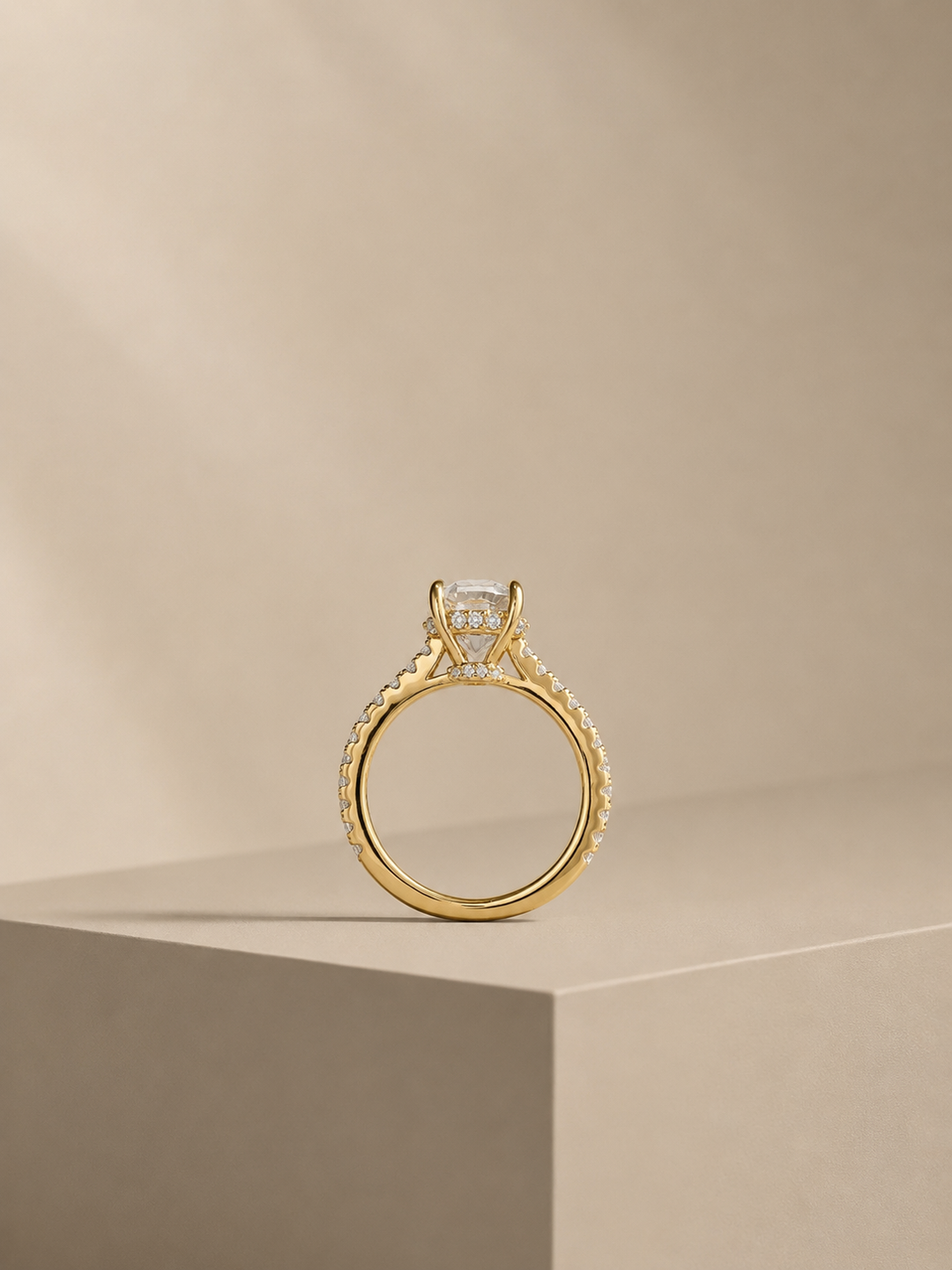 Oval Cut Diva Edt. Golden Ring