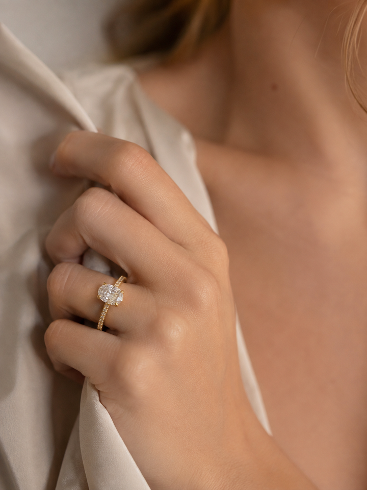 Oval Cut Diva Edt. Golden Ring