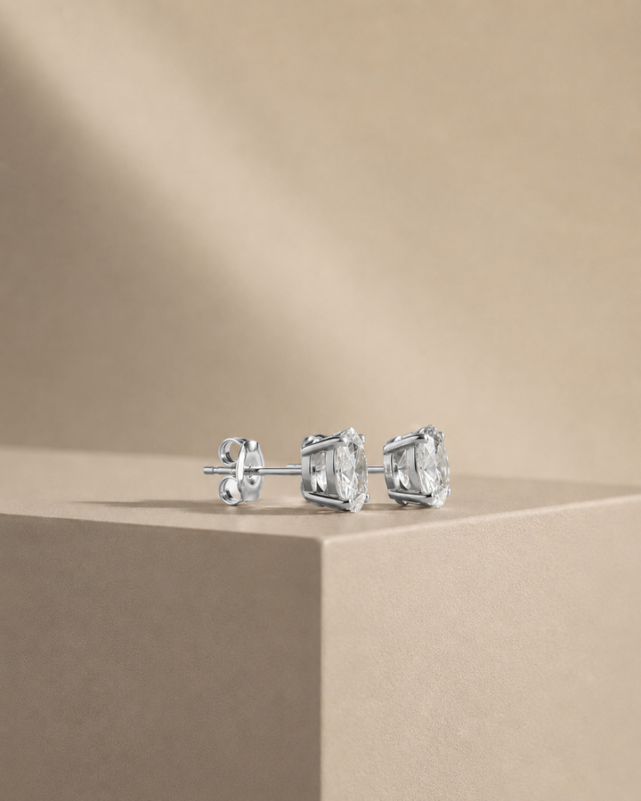 Diamant Ørestikker Oval Cut 10K Guld eller Hvidguld