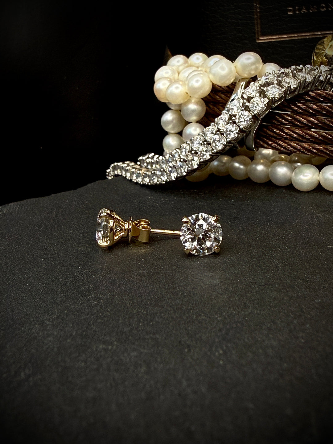 CHR DIAMANT SOLITAIRE ØRESTIKKER 18K GULD, 2X1 CT.