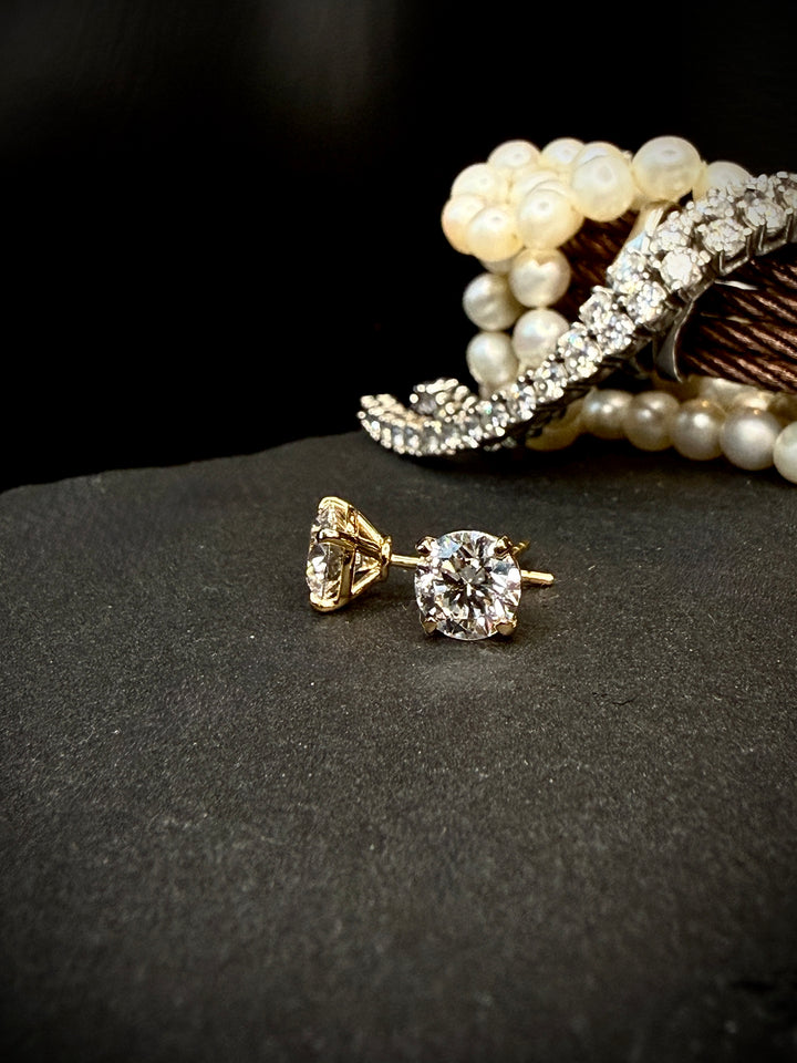 CHR DIAMANT SOLITAIRE ØRESTIKKER 18K GULD, 2X1 CT.