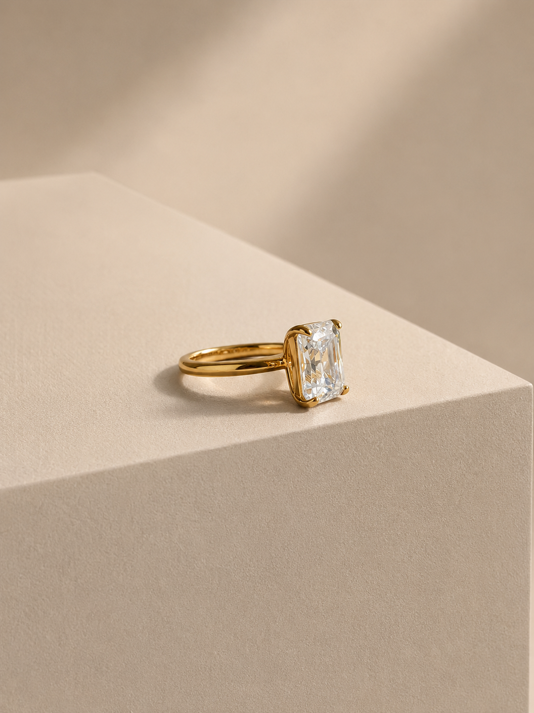 Moondust Emerald Cut Ring Golden Edt.