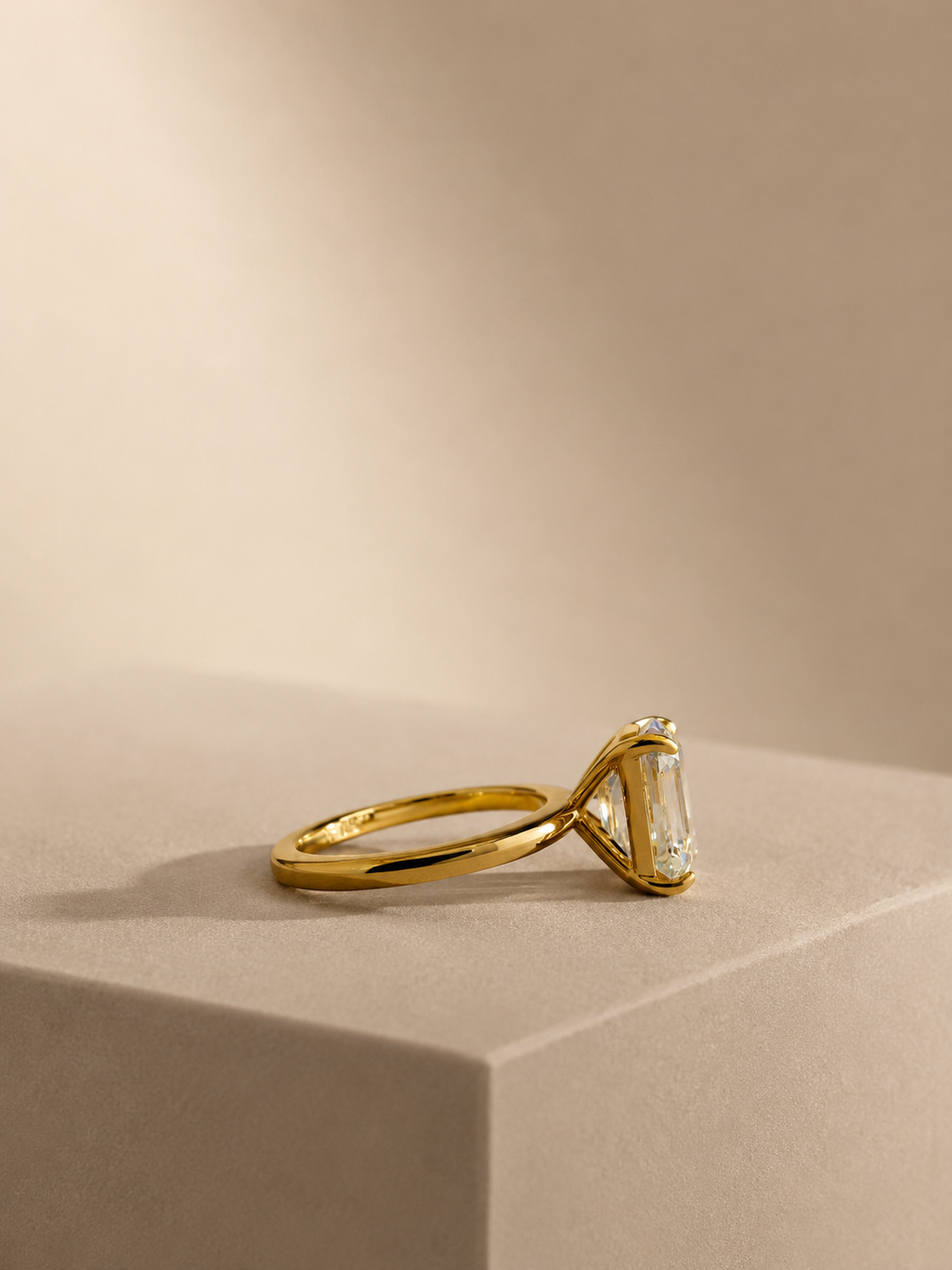 Moondust Emerald Cut Ring Golden Edt.