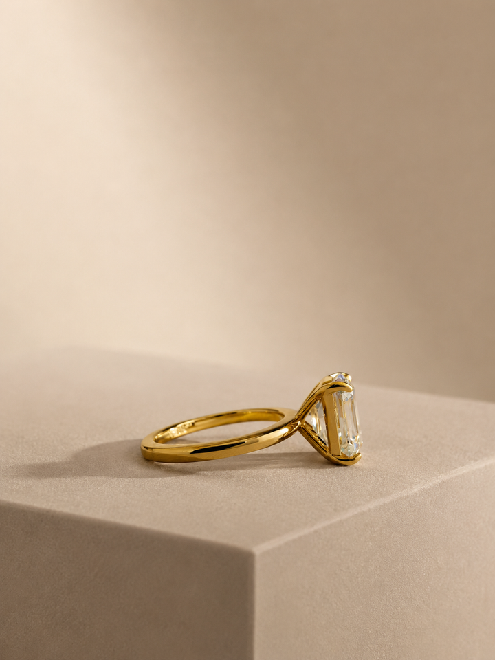 Moondust Emerald Cut Ring Golden Edt.