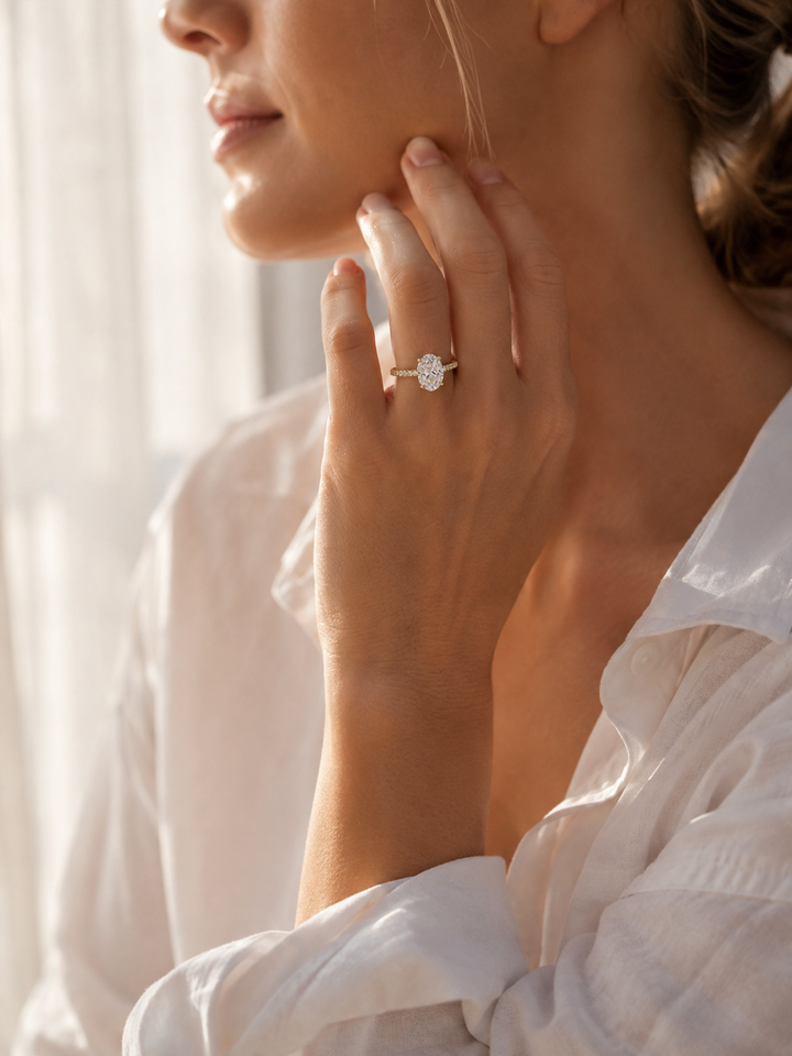 Oval Cut Diva Edt. Golden Ring