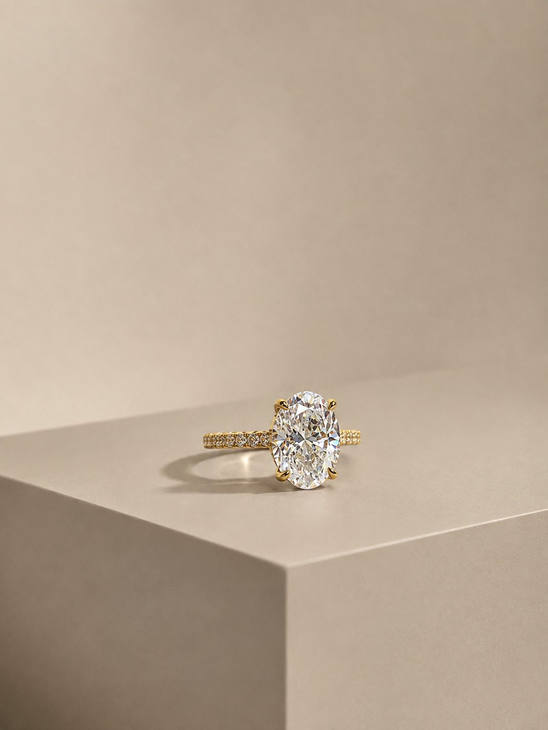Oval Cut Diva Edt. Golden Ring