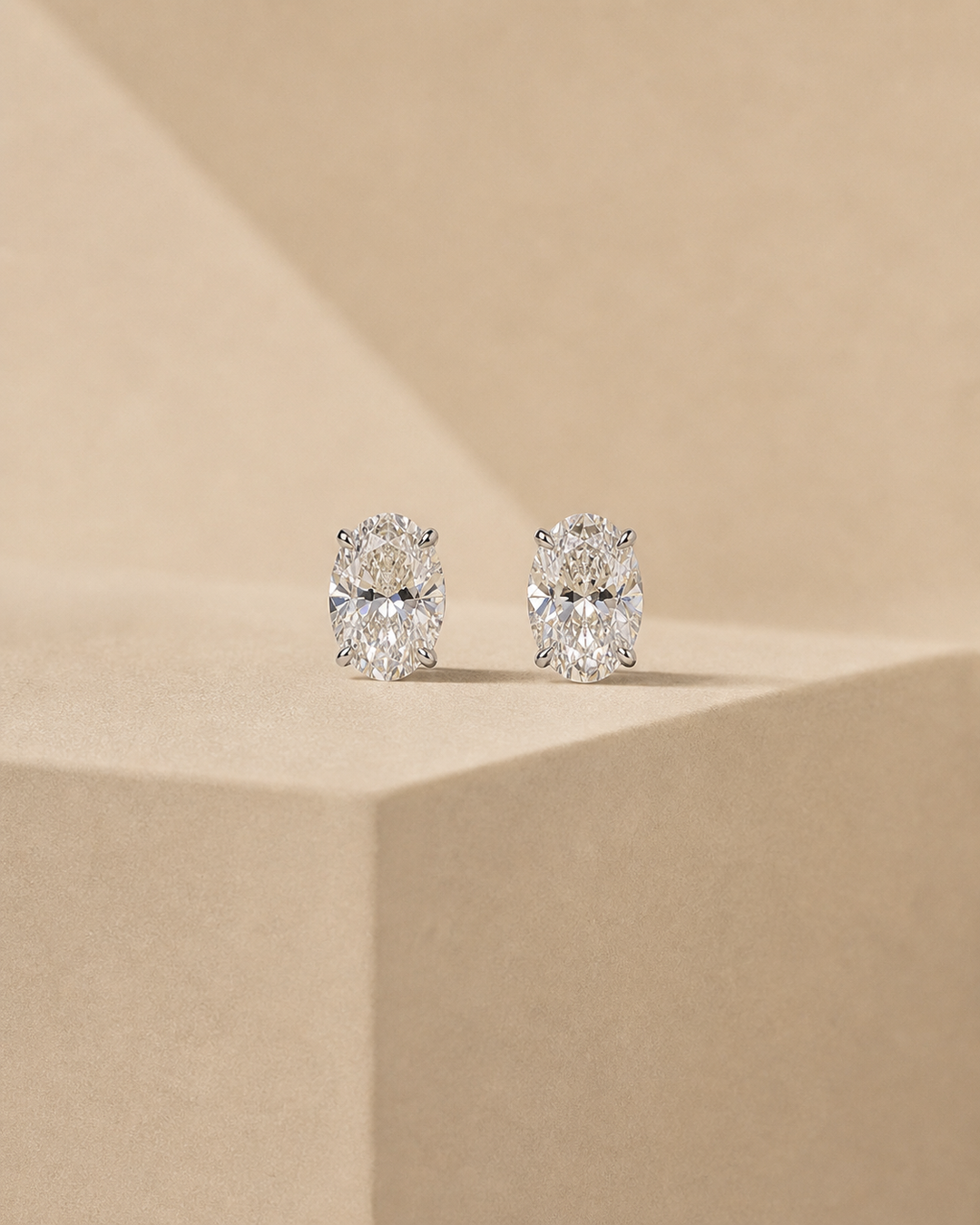 Diamant Ørestikker Oval Cut Hvidguld 9K