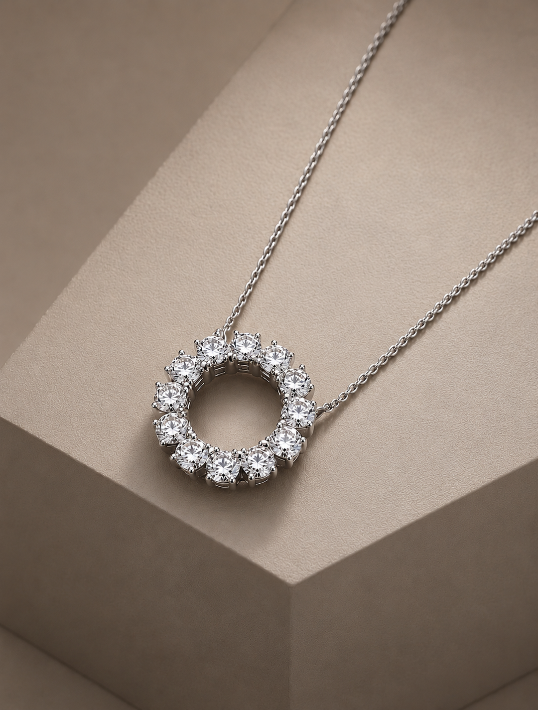 Diamant Circle of Love Halskæde – 9K Hvidguld
