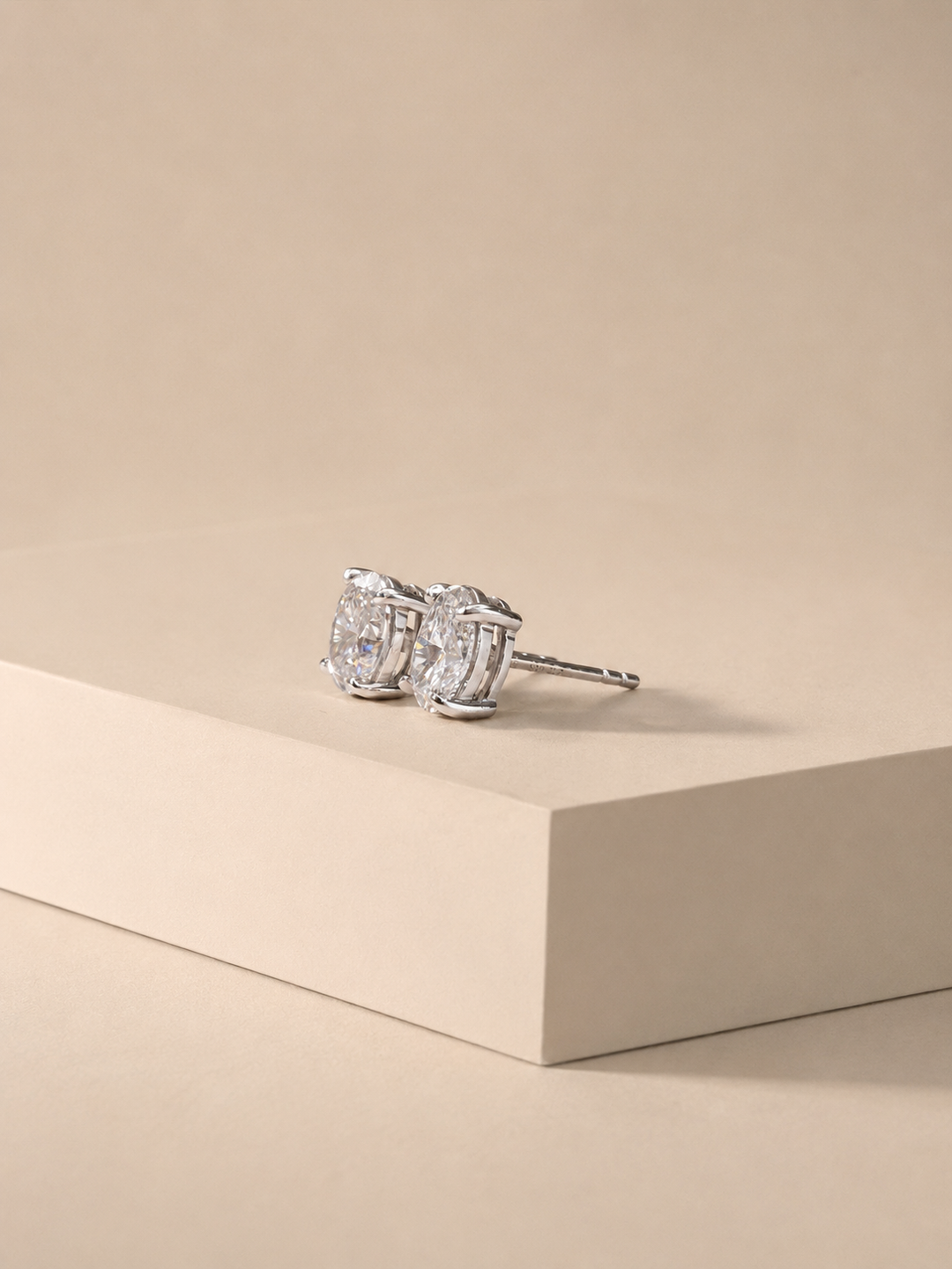 Diamant Oval Cut Ørestikker i Platin – 1.13 ct